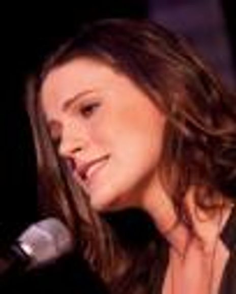 Carrie Manolakis Headshot