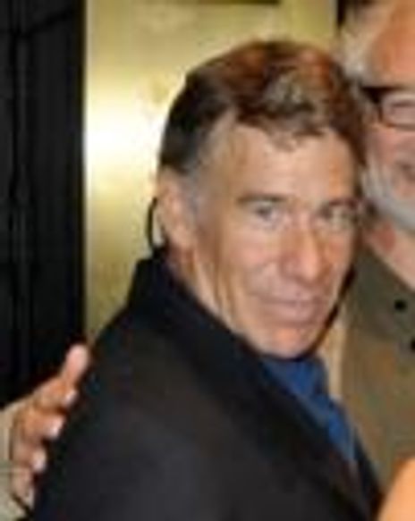 Stephen Schwartx Headshot