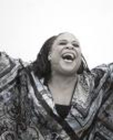 Danielle Lee Graves Headshot