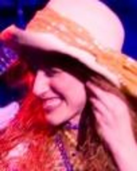 Kaitlin Descutner Headshot