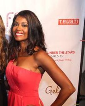 Annette Moore Headshot