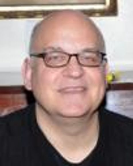 Joe Dziemianowicz Headshot