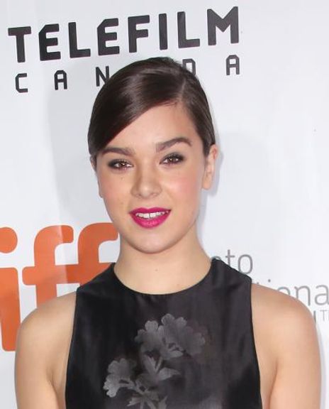 Hailee Steinfeld Headshot