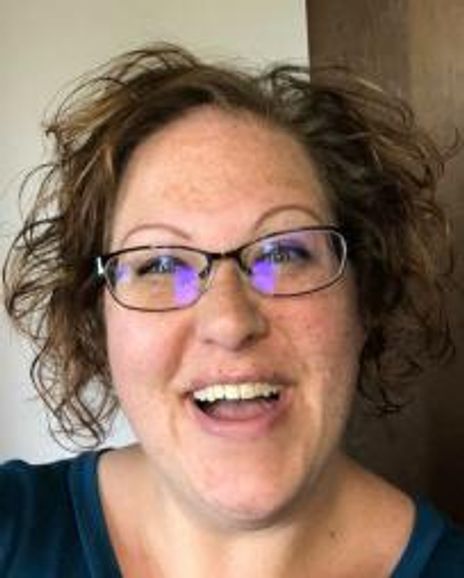 Amanda Larsen Headshot