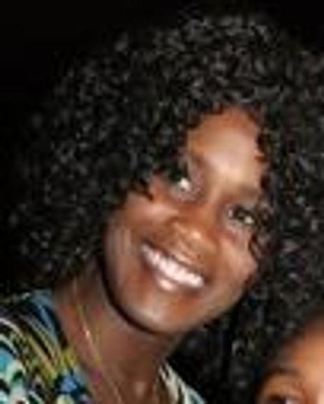 Deborah Gumbs Headshot