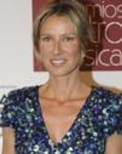 Anne Igartiburu Headshot