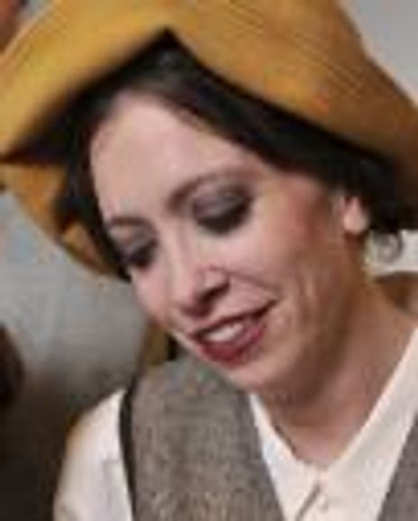 Amy Lewis Headshot