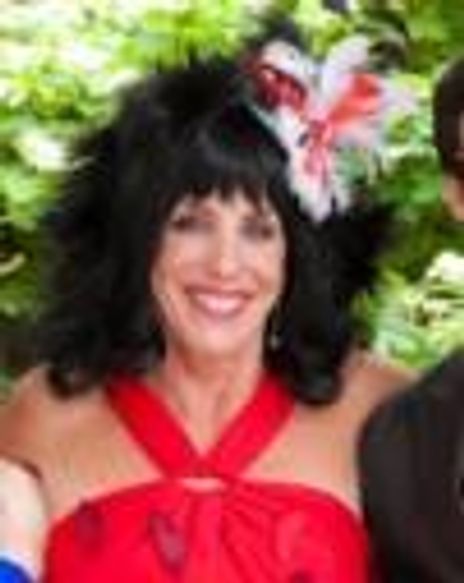 Elley-Ray Hennessy Headshot