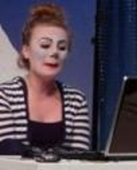 Rebecca Ballinger Headshot