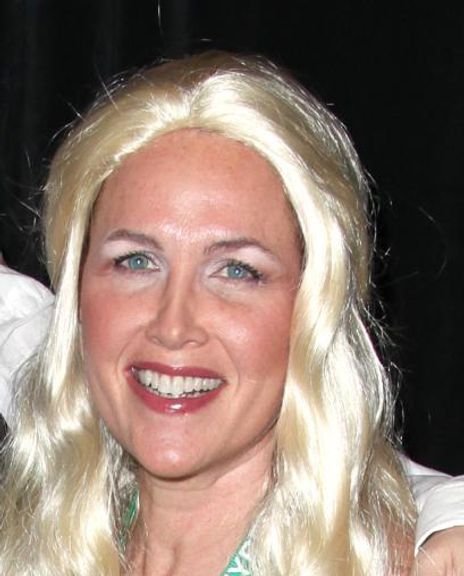 Elysa Halpern Headshot