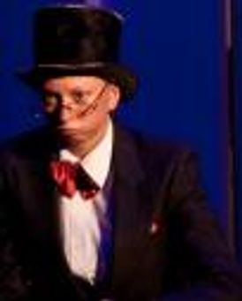 Emmy Sainsbury Headshot