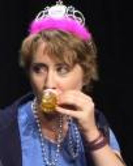 Molly Knefel Headshot