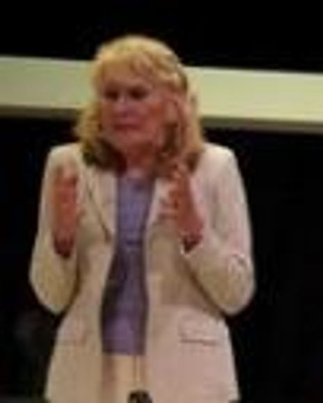 Sarah Saltus Headshot