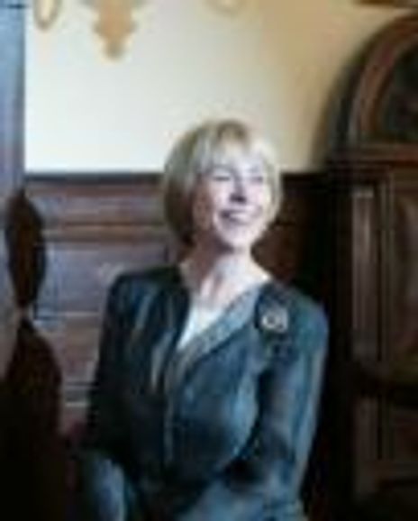 Liz Robinson Headshot