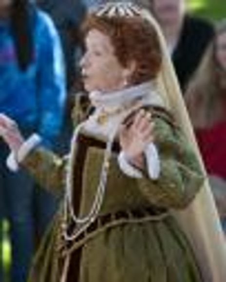 Anne Serle Headshot