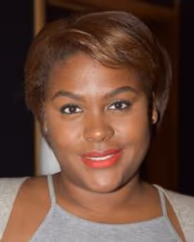 Raena White Headshot