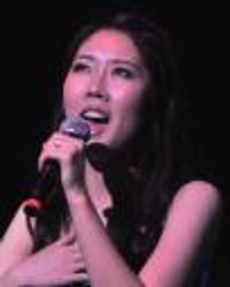 Esther Kong Headshot