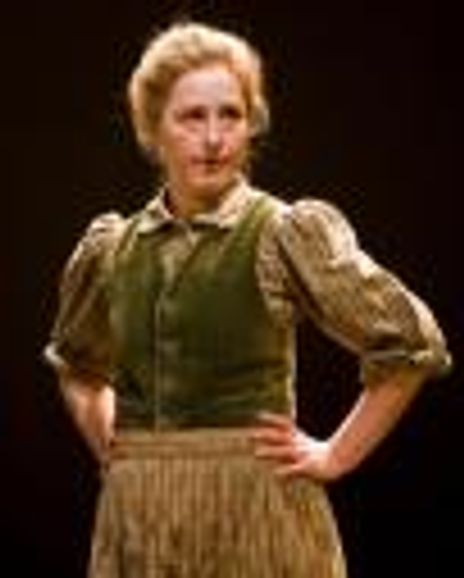 Nicola Stephenson Headshot