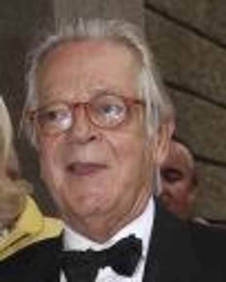 Axel Muller-Vivil Headshot