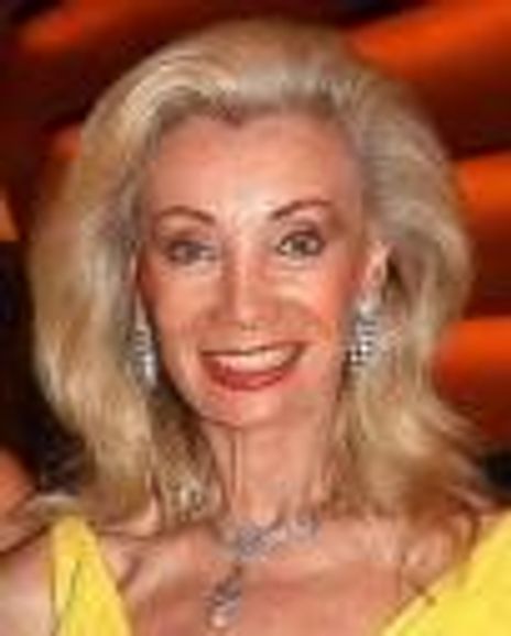 Elisabeth Himmer-Hirnigel Headshot