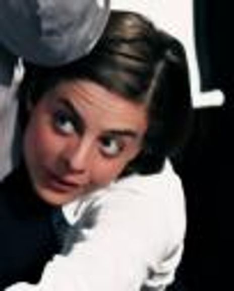 Elizabeth Cave Headshot