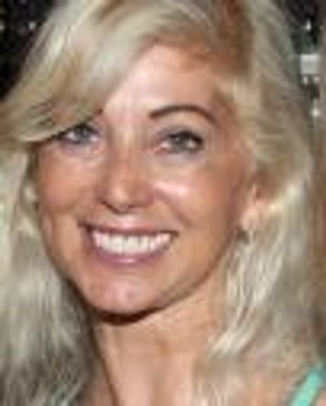 Danielle Stahler Headshot