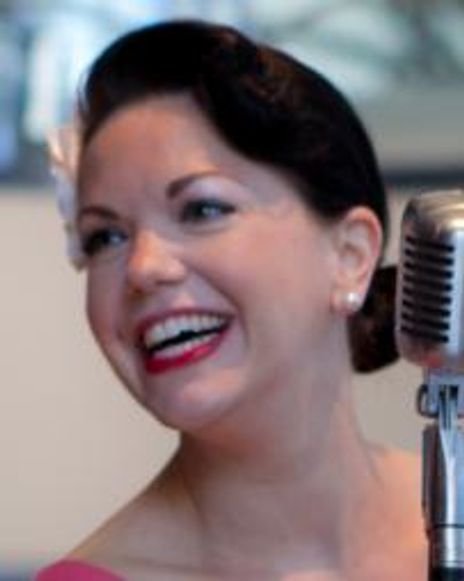 Kelly Lamont Headshot