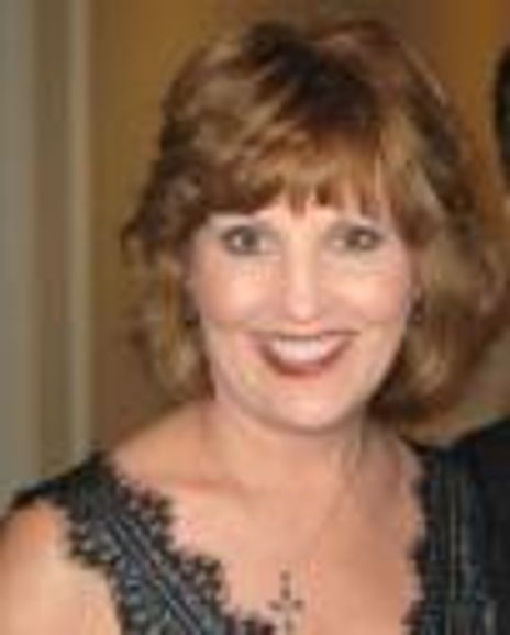 Lisa LaCross Headshot