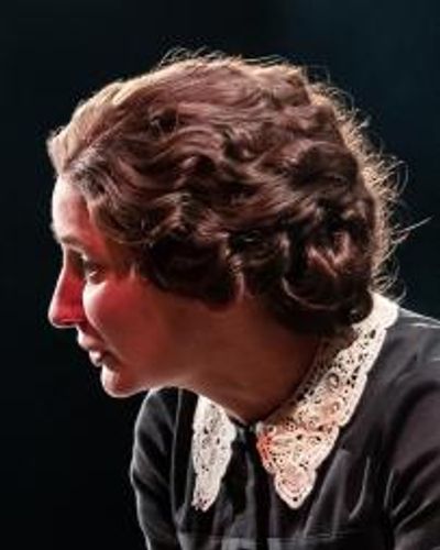 Laura Elphinstone Headshot