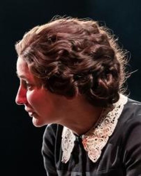 Laura Elphinstone Headshot