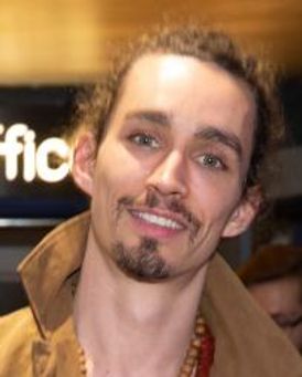 Robert Sheehan Headshot