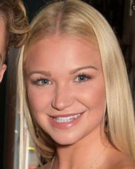 Abbie Quinnen Headshot