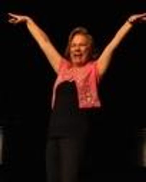 Anna Singer Headshot