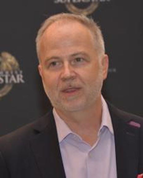 Stephen Gabriel Headshot