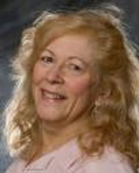 Hester Lewellen Headshot