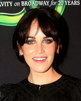 Lindsay Pearce Headshot