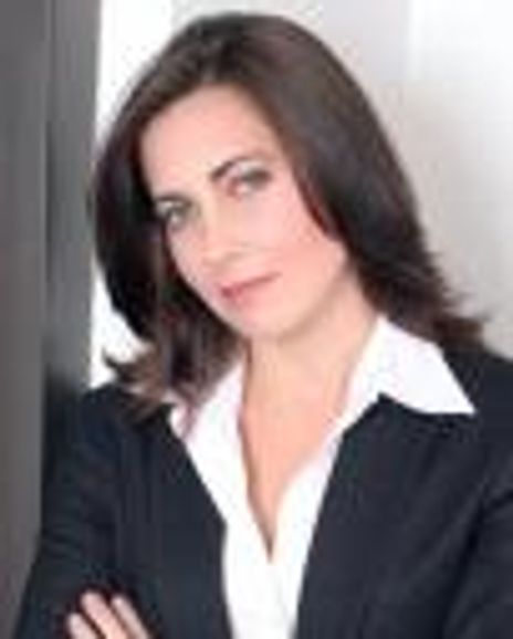 Elenna Stauffer Headshot