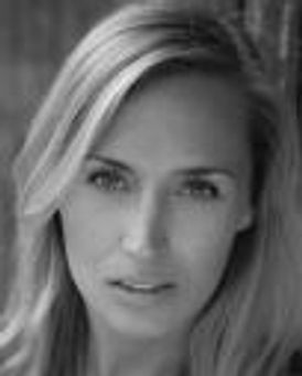 Anna Woodside Headshot