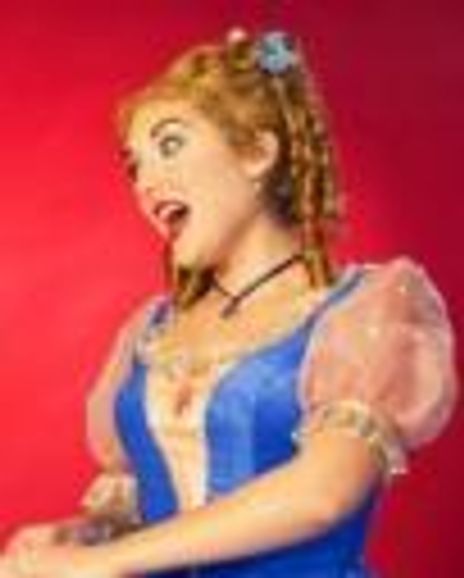 Laura Medford Headshot