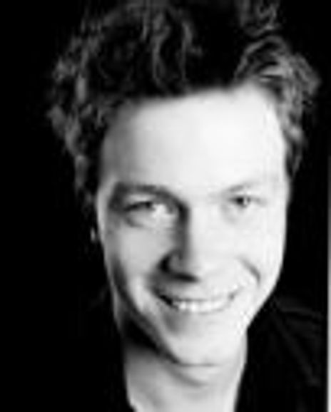 Daniel Rigby Headshot