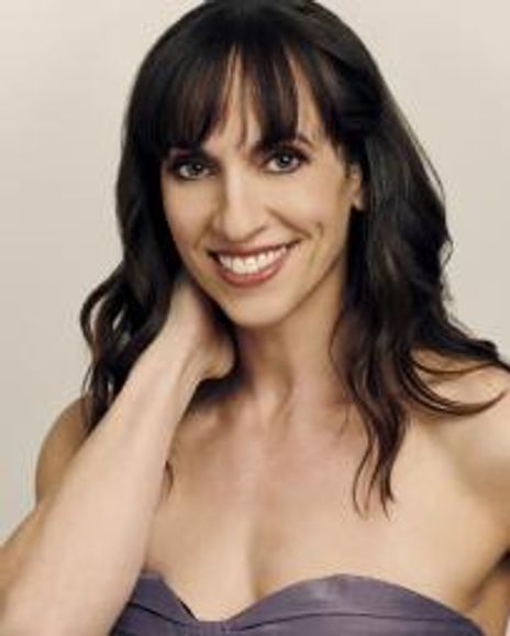 Elizabeth Earley Headshot