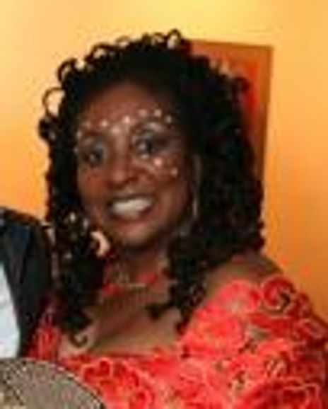 Sandra Iszadore Headshot