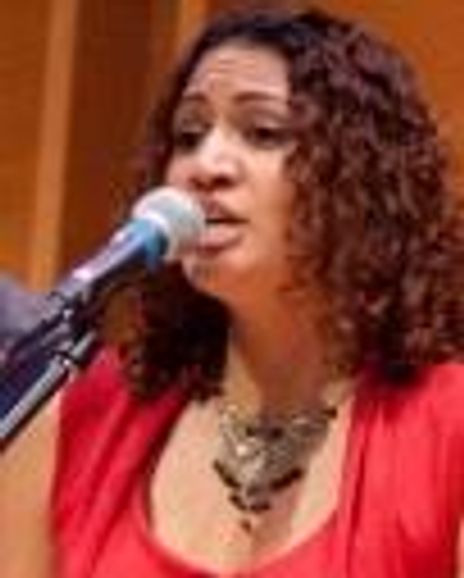 Teresa Reynolds Headshot