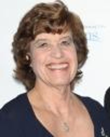 Elizabeth Halverstam Headshot