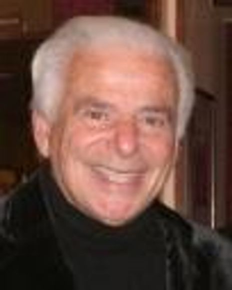 Elliott Golub Headshot