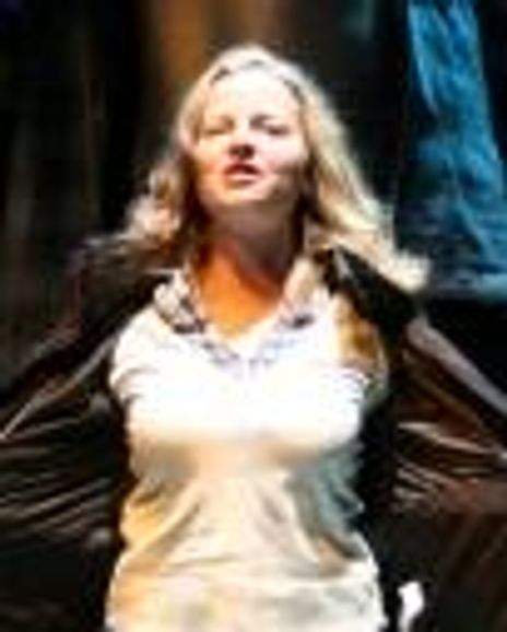 Anna Cummer Headshot