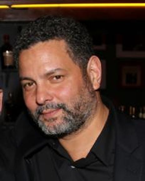 Alex Dinelaris Headshot