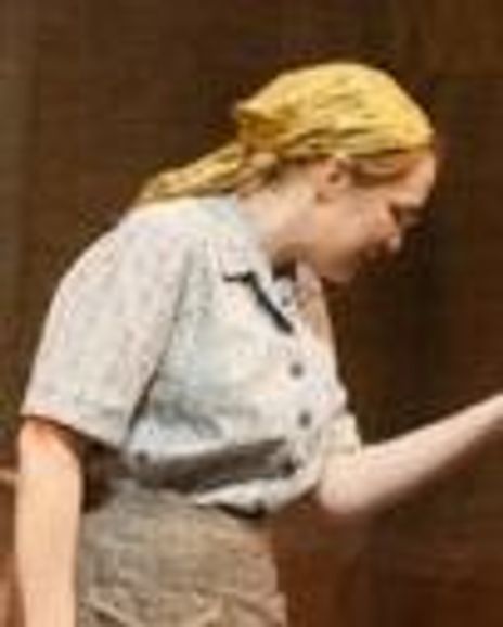 Erin Meadows Headshot