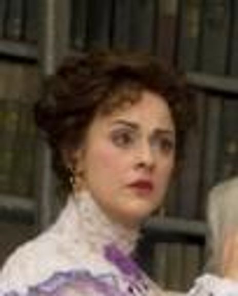 Sarah Topham Headshot