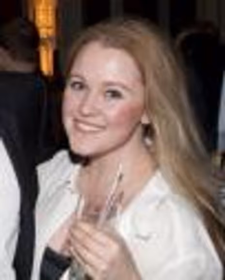 Rebecca Shanks Headshot